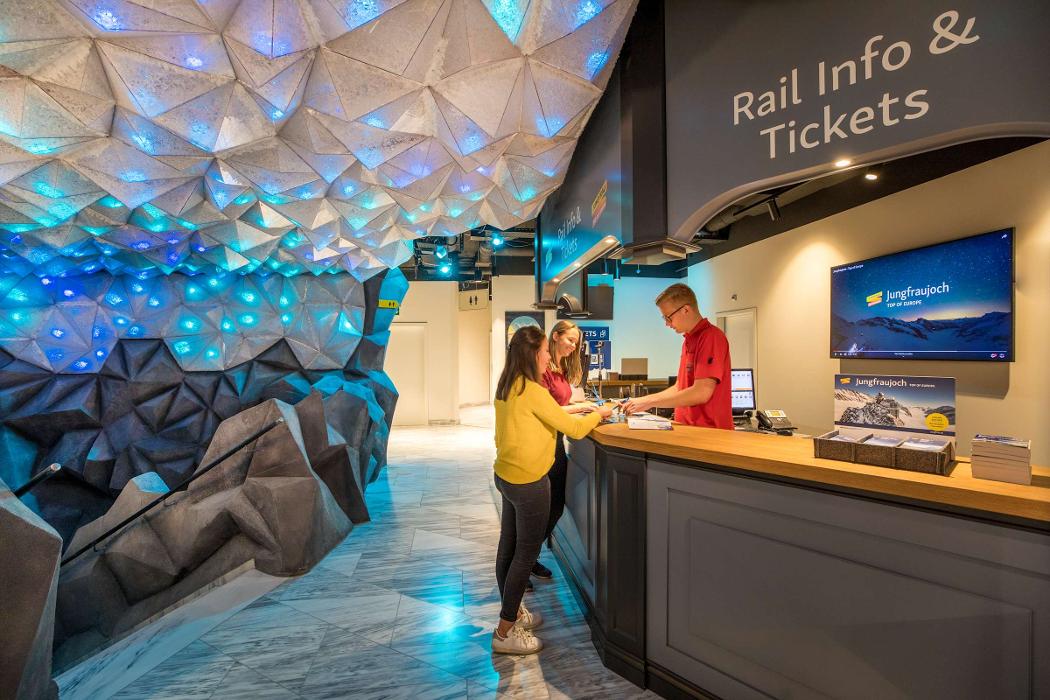 Rail Info Interlaken, Höheweg in Interlaken