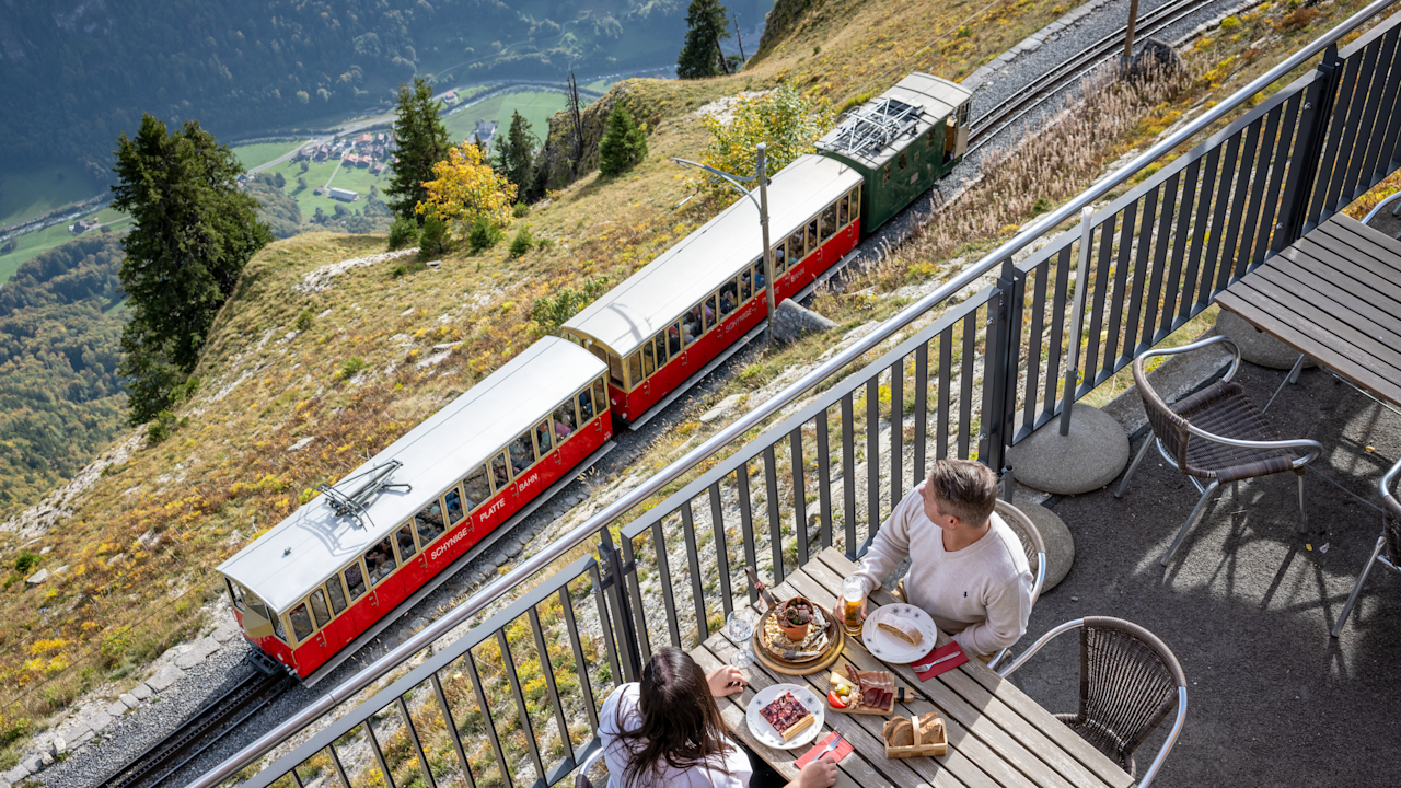 Panorama-Restaurant und Hotel Schynige Platte, Schynige Platte Bahn in Gsteigwiler