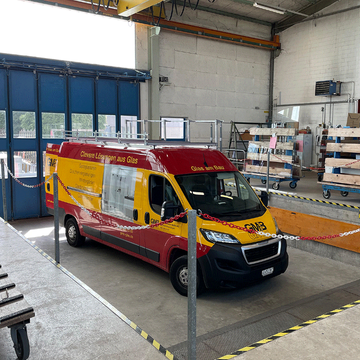 Glasmanufaktur Baden AG, Kirchweg in Ehrendingen