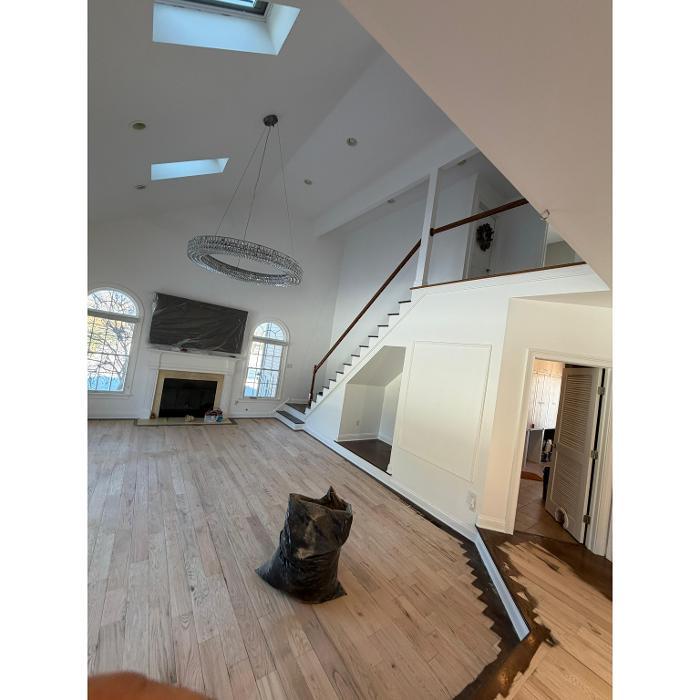 The Queen Hardwood Floors Logo