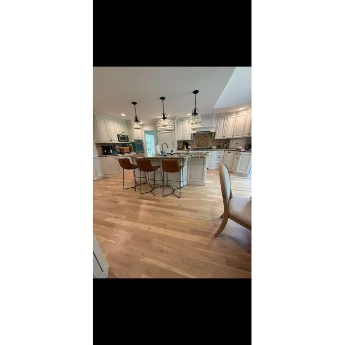 The Queen Hardwood Floors Image