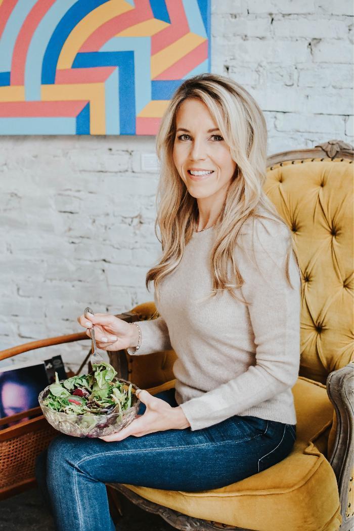 Dr. Jessica Hehmeyer of Well Empowered, Chicago functional medicine doctor specializing in personalized wellness plans for hormone health, gut microbiome balance, nutrition therapy, and sustainable weight management.