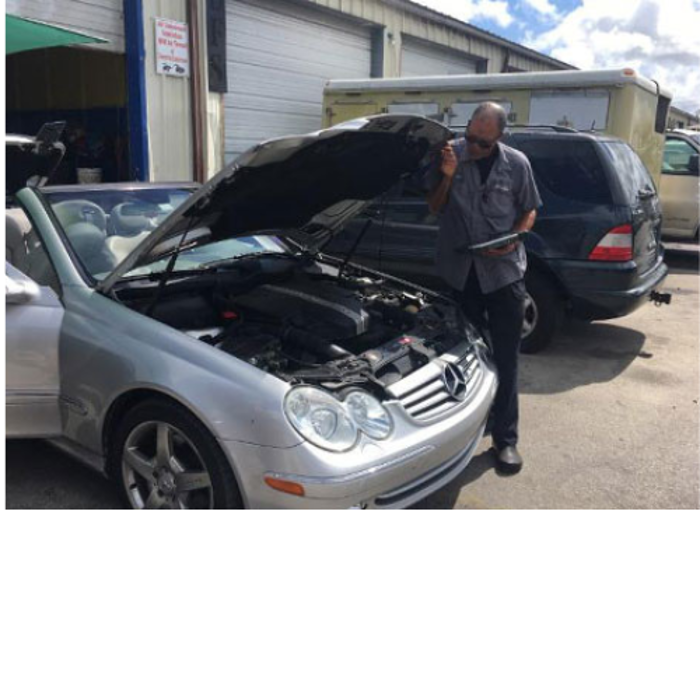 Quima's Auto Restoration &amp; Repair Logo