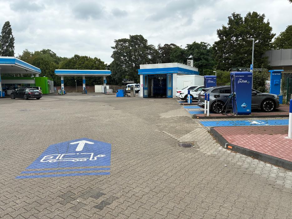 Aral pulse Ladestation, Mülheimer Zubringer in Köln