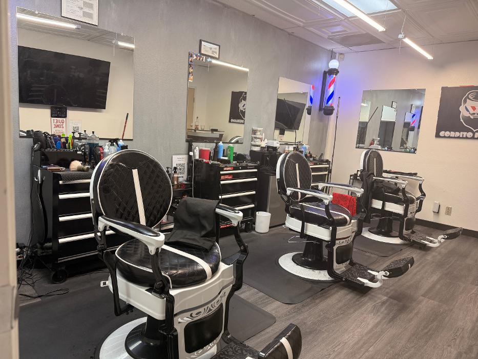 Gordito Peinado Barbershop Haircuts Beards Shaves Color Logo