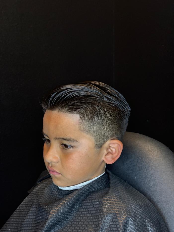 Gordito Peinado Barbershop Haircuts Beards Shaves Color Image