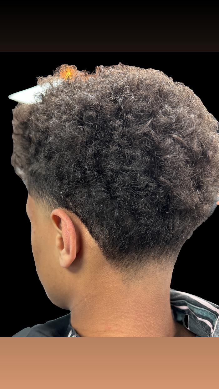 Gordito Peinado Barbershop Haircuts Beards Shaves Color Image