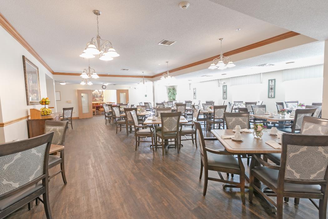 Heritage Woods of Moline Logo