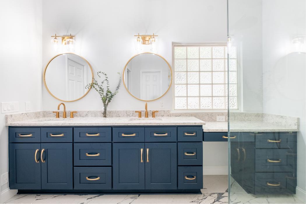 Navy & Gold Double Vanity with Round Mirrors
A crisp, high-impact bathroom vanity wall that makes a strong design statement through bold color and elegant hardware.