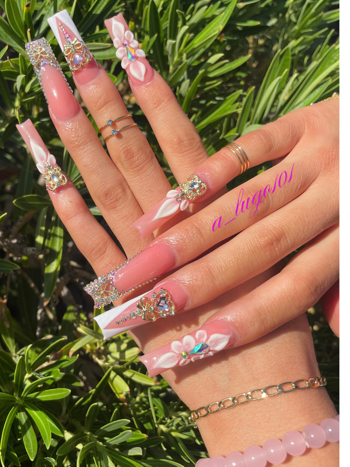 Cataleyas nail salon and boutique Logo