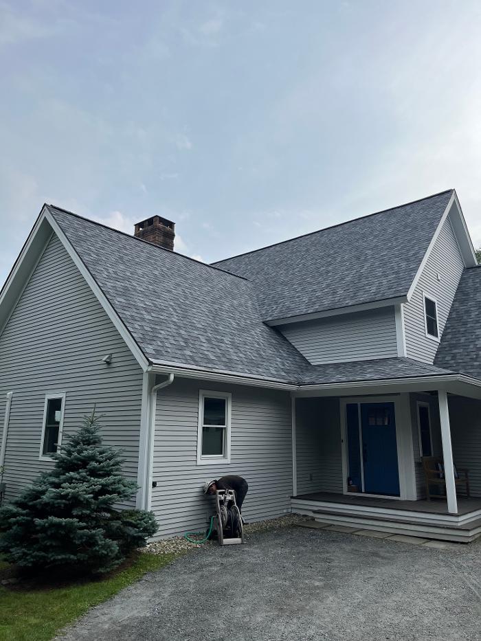 Three Mountain Roofing Image