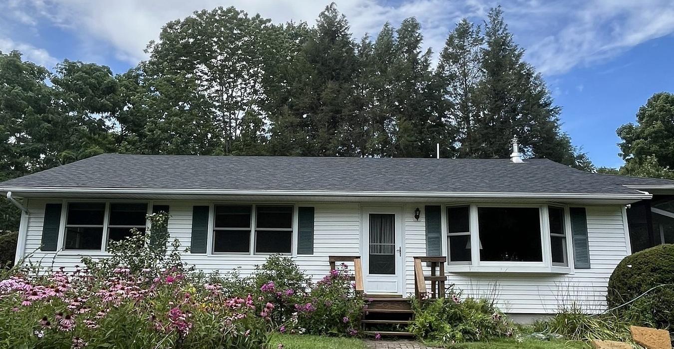 Three Mountain Roofing Image