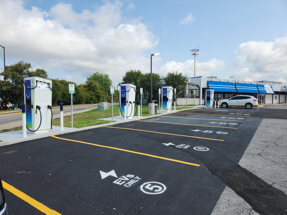 bp pulse Charging Station