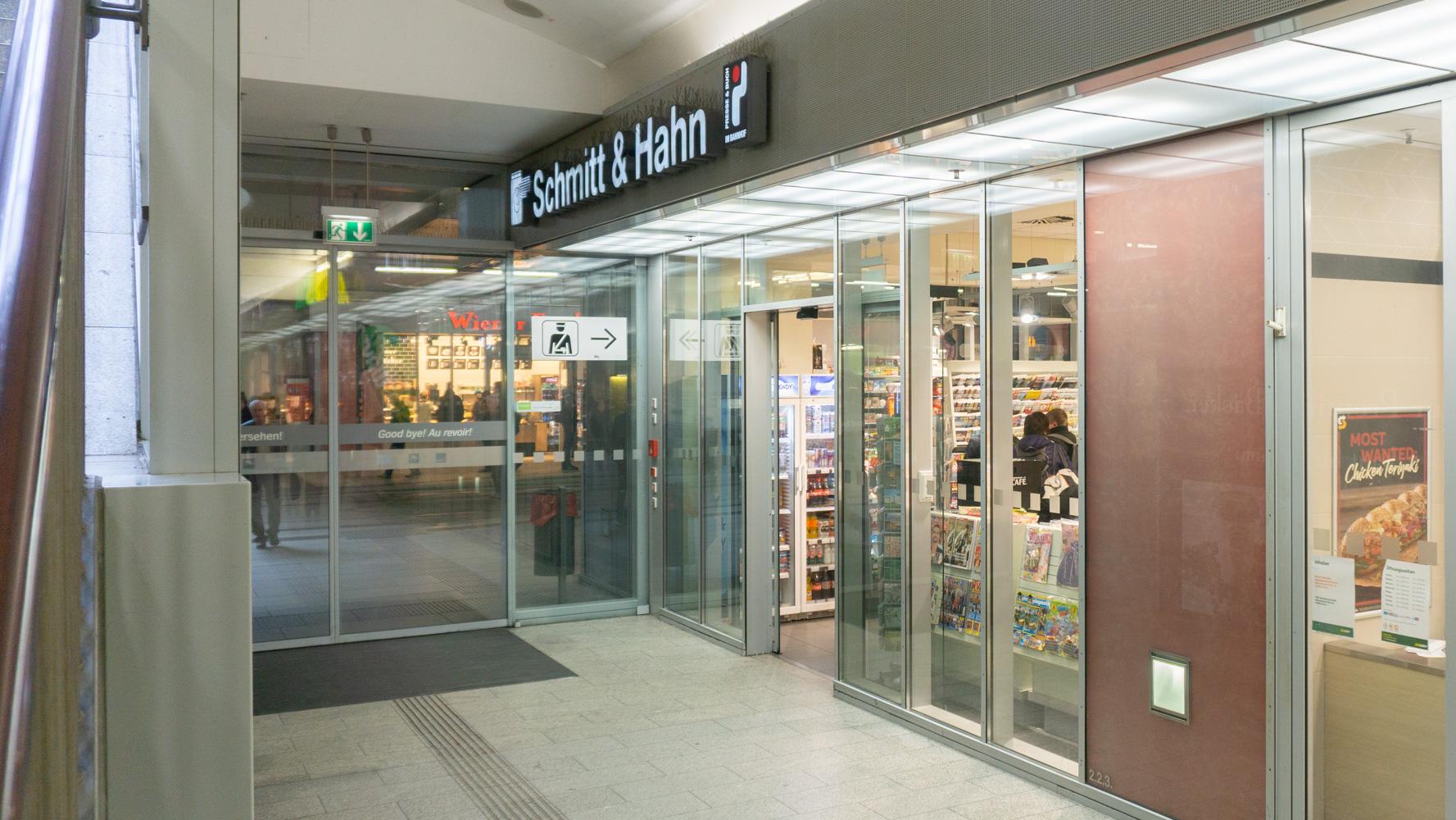 Schmitt & Hahn Buch und Presse im Hauptbahnhof Erfurt Presse, Willy-Brandt-Platz in Erfurt