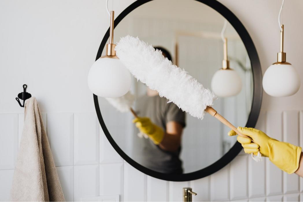 Dusting light fixtures