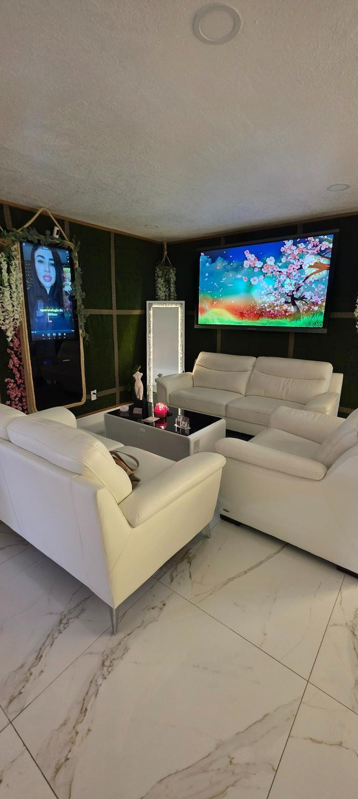 Private and comfortable setting for personalized beauty services in Brandon Florida.
&ldquo;near Brandon Mall&rdquo;
&ldquo;serving Brandon, Riverview, Valrico, and Tampa FL&rdquo;
&ldquo;top-rated aesthetic clinic in Tampa Bay&rdquo;