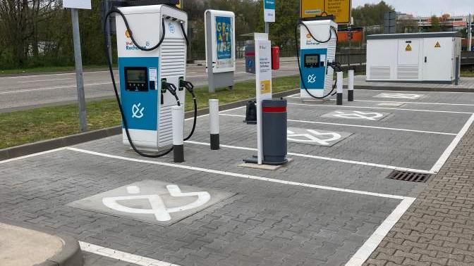 Shell Recharge Charging Station, Linxweilerstraße in Sankt Wendel