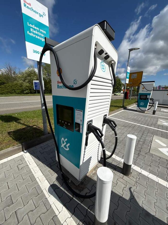 Shell Recharge Charging Station, Linxweilerstraße in Sankt Wendel