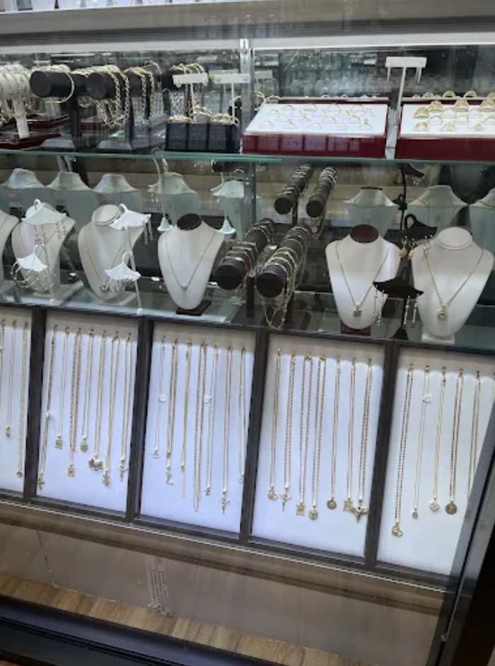 Hailey & Logan Jewelers- We Buy Gold Image