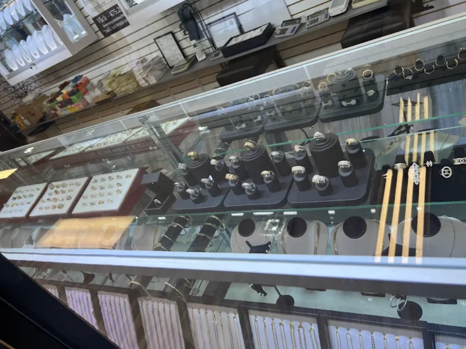 Hailey & Logan Jewelers- We Buy Gold Image