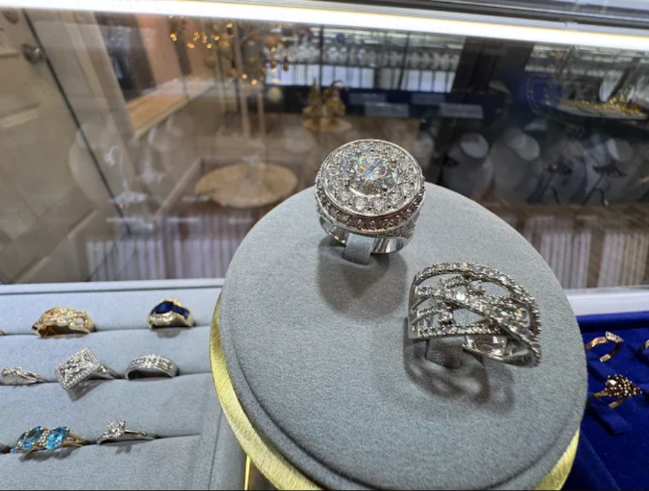 Hailey & Logan Jewelers- We Buy Gold Image