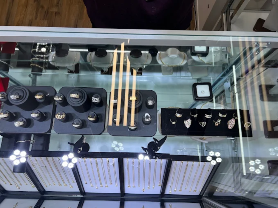 Hailey & Logan Jewelers- We Buy Gold Image