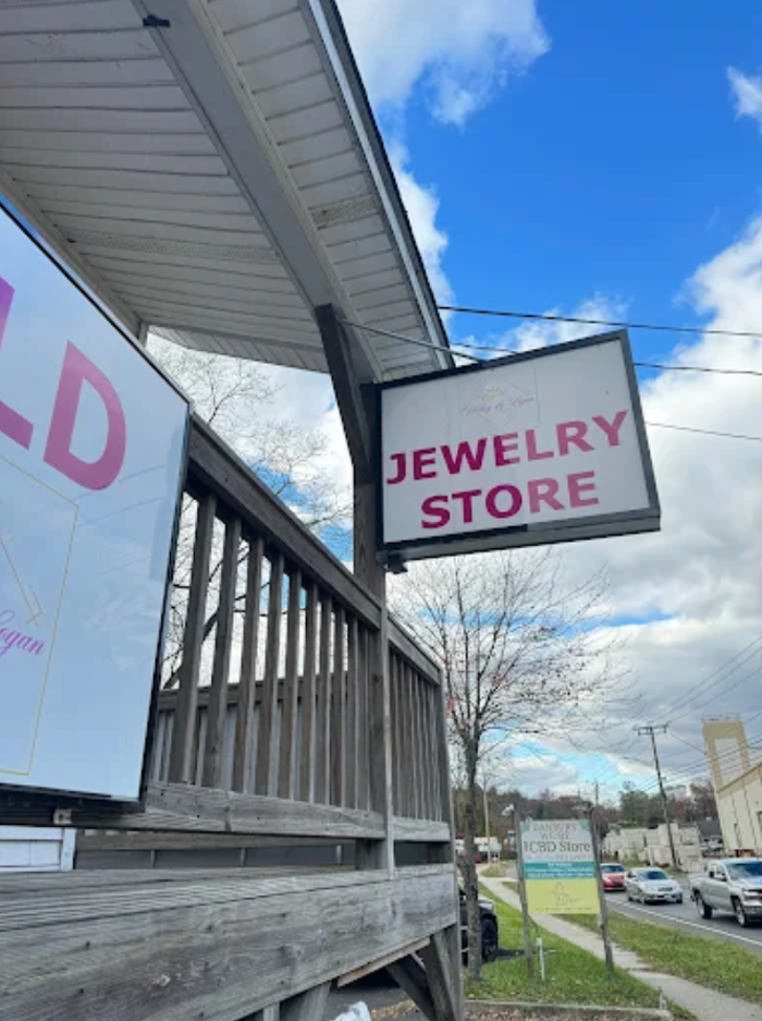 Hailey & Logan Jewelers- We Buy Gold Image