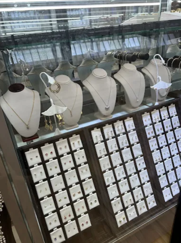 Hailey & Logan Jewelers- We Buy Gold Image