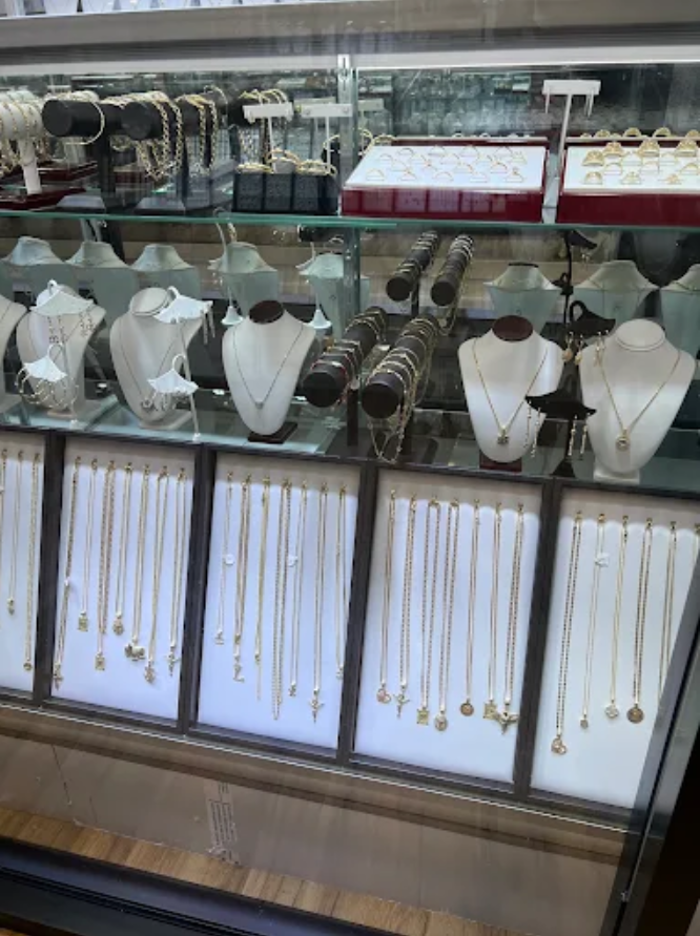 Hailey & Logan Jewelers- We Buy Gold Image