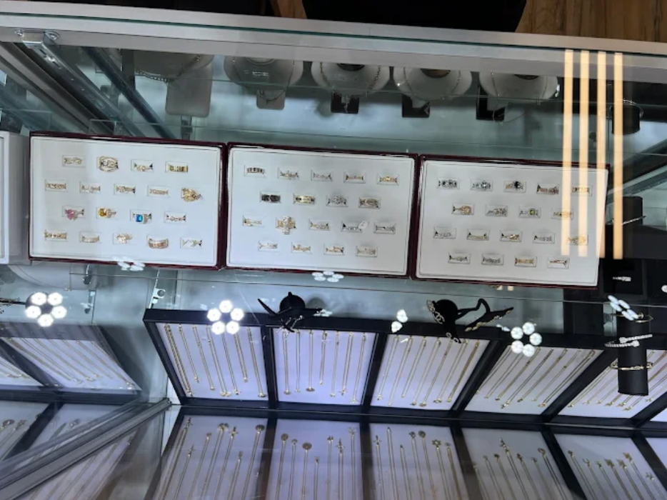 Hailey & Logan Jewelers- We Buy Gold Image