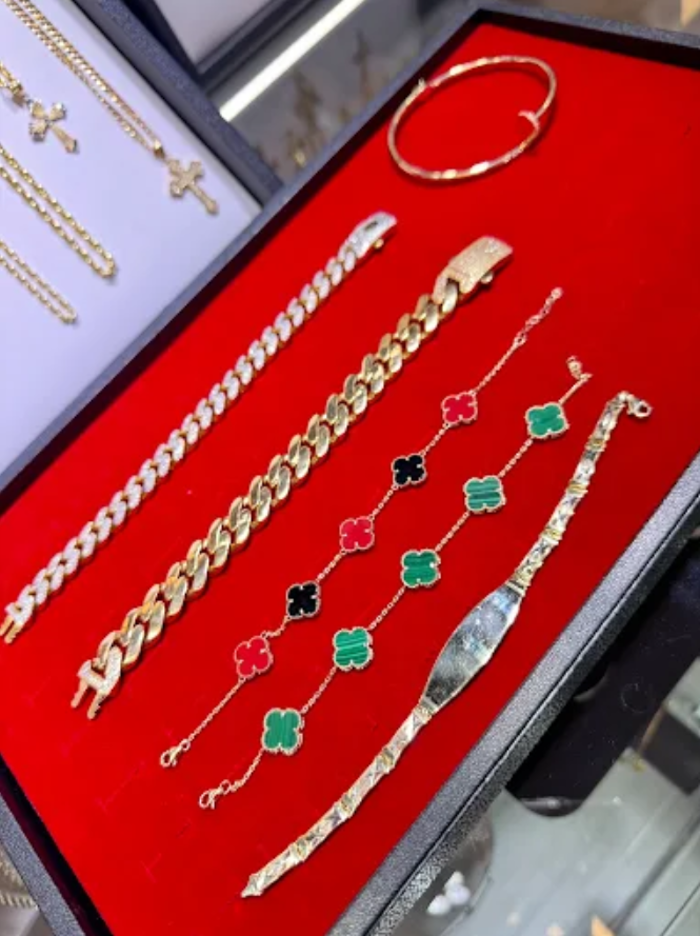 Hailey & Logan Jewelers- We Buy Gold Image