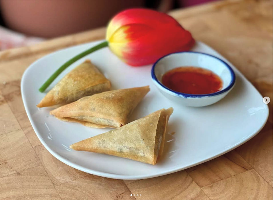 Crispy golden samosas filled with savory curry potatoes, served with dipping sauce&mdash;perfect as a starter when grabbing Thai takeout near Erie or Broomfield along the Highway 7 corridor.