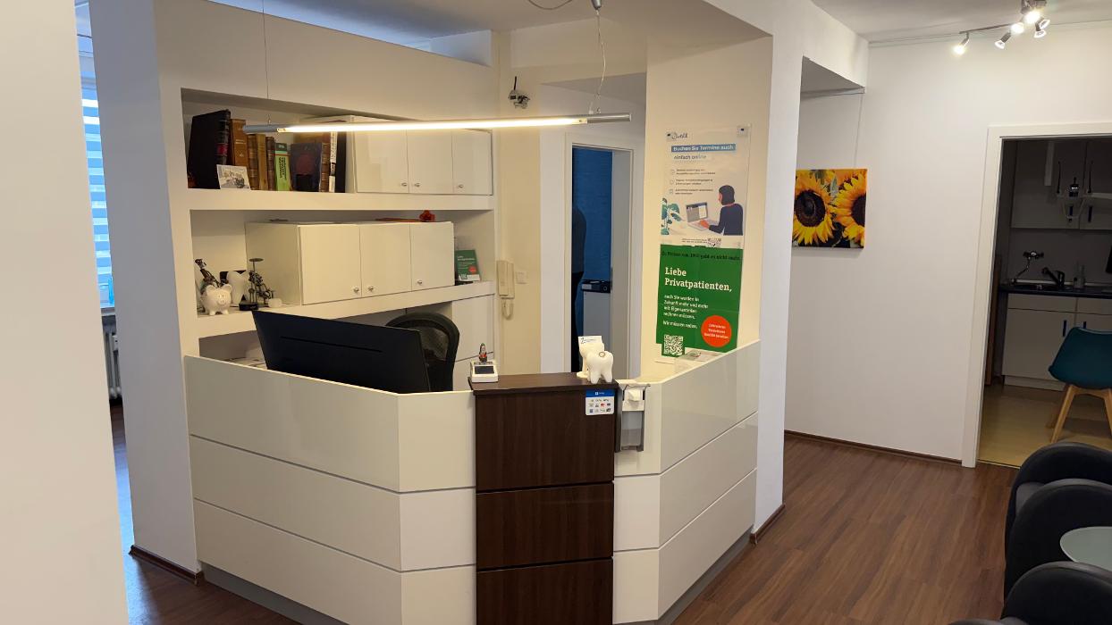 Zahnarztpraxis Bochum Smile Hayyel Alkazem, Huestraße in Bochum