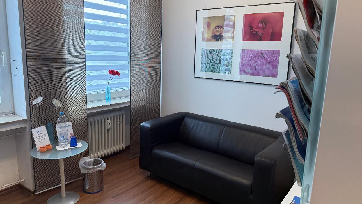 Zahnarztpraxis Bochum Smile Hayyel Alkazem, Huestraße in Bochum