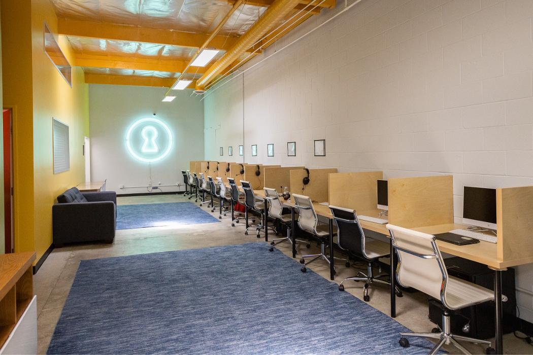A modern computer lab and study space equipped with multiple workstations, designed to support the academic and educational needs of teens while in our outpatient program.