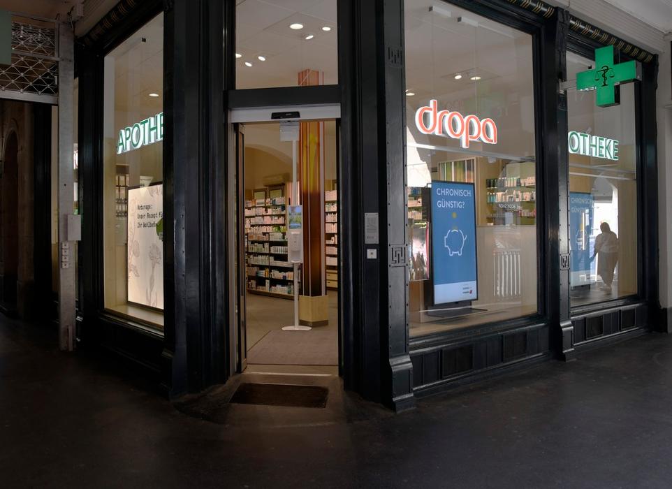 DROPA Apotheke Bern, Neuengasse in Bern