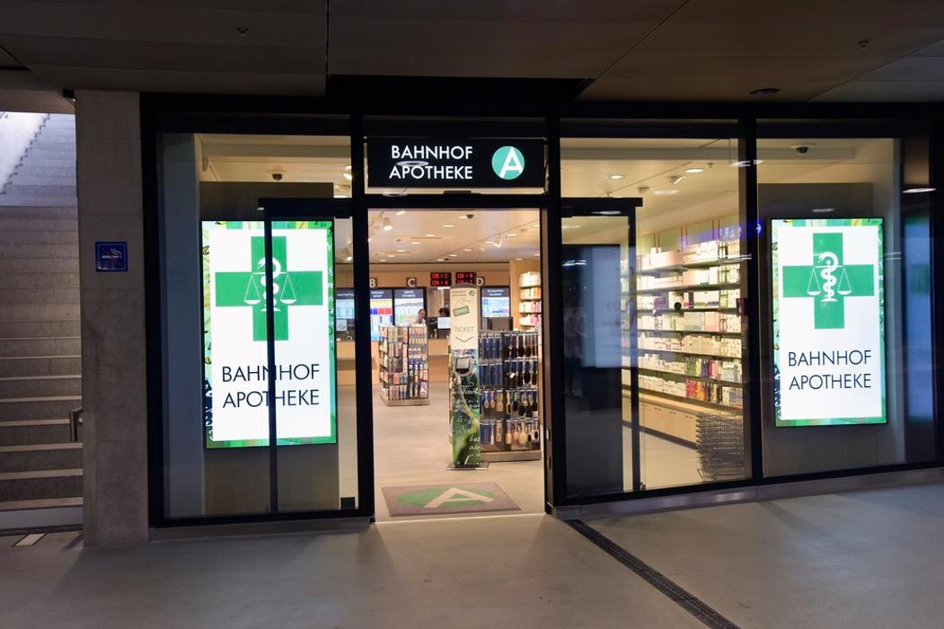 Bahnhof Apotheke Oerlikon, Hofwiesenstrasse in Zürich