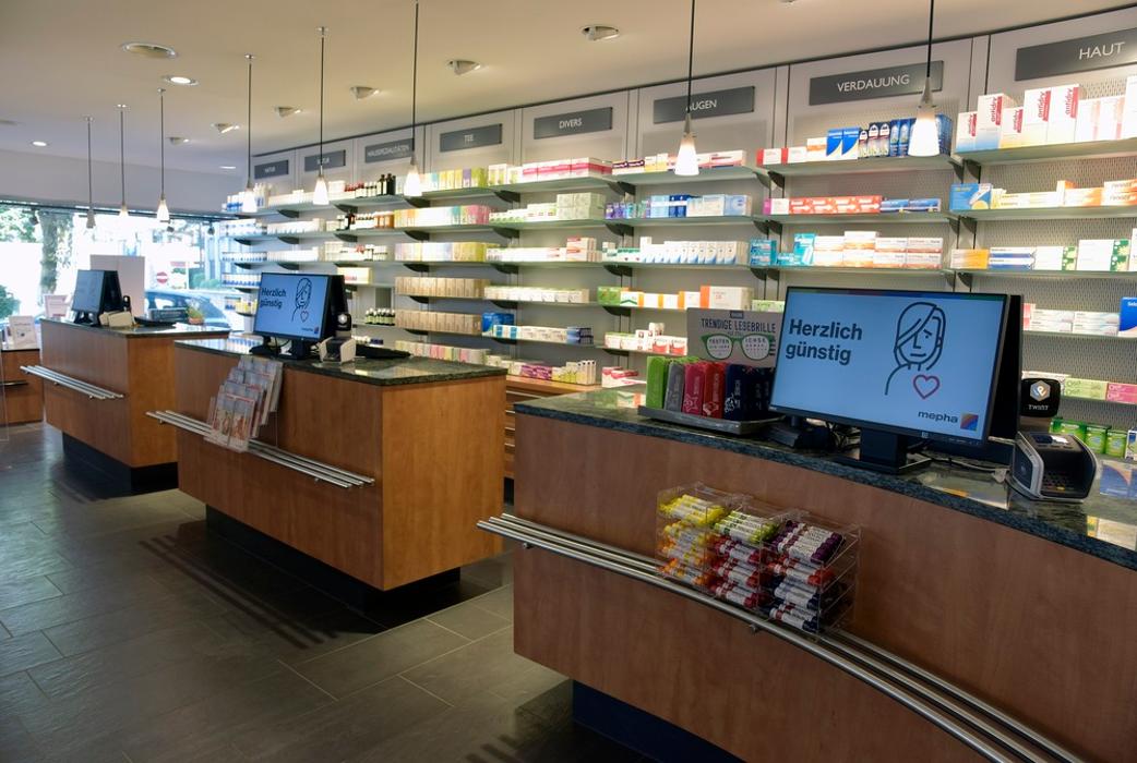 DROPA Hirsch Apotheke, Bahnhofstrasse in Wohlen