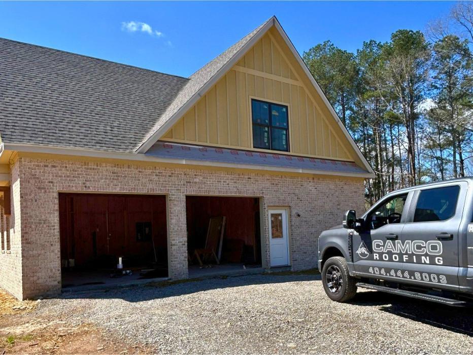 The CAMCO Roofing team completed a new construction roof installation. We work with builders and homeowners to provide high-quality, reliable roofing systems for new construction homes.