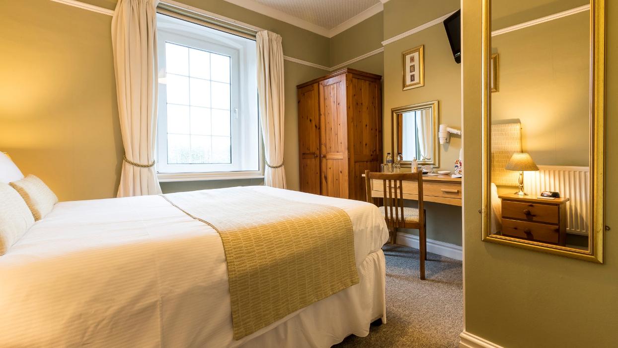 Room4 - Double En-suite 1st flor
