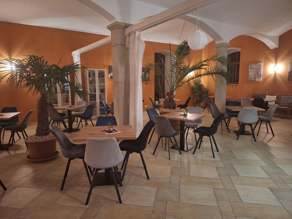 Schlosstherme & Eiscafé Seerhausen, Zum Park in Stauchitz