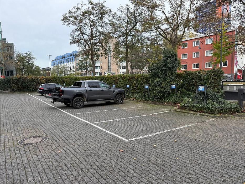 ampido Parkplatz, Subbelrather Straße in Köln