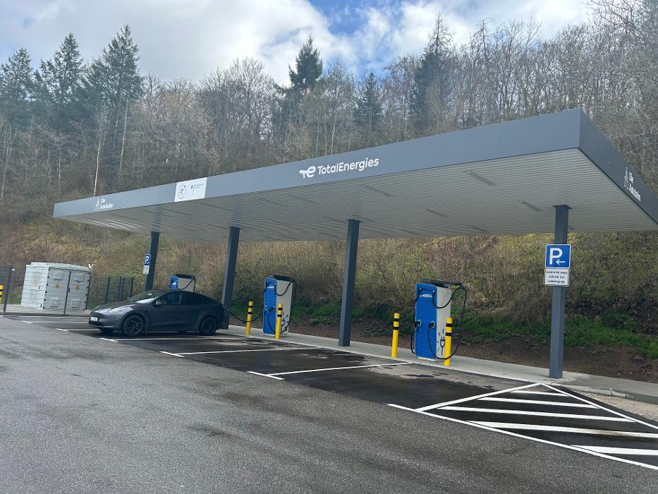 TotalEnergies Charging Station, A1 Rastanlage Rioler Wald in Mehring