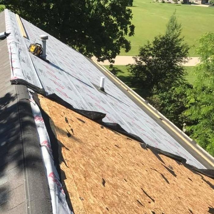 Roof tear-off and replacement in progress by MAS 
Roofing Siding & Decking Inc. Full roof replacement 
serving Freeport, Byron, Oregon, Lanark and 
surrounding Northwest Illinois communities.