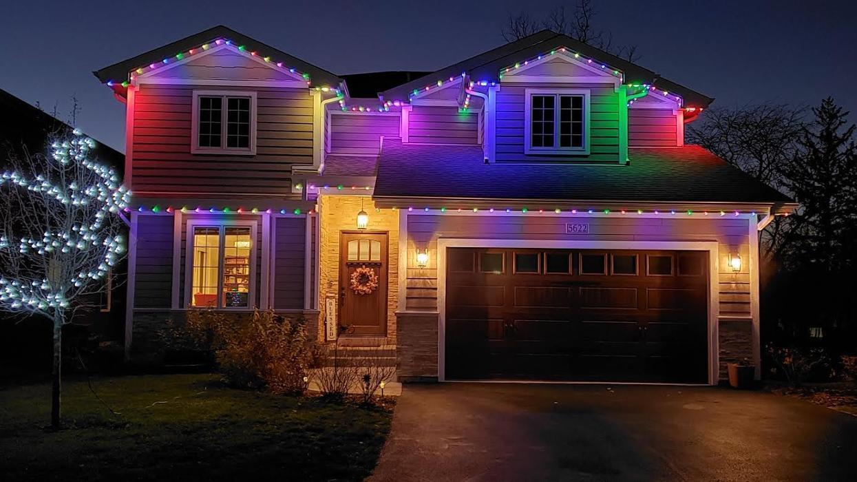 Permanent Christmas lights, Trimlight Chicago, Chicagoland holiday lighting, color-changing exterior lights, permanent holiday lights, roofline lighting, garage lighting, Christmas light installation, LED Christmas lights, outdoor Christmas lights.