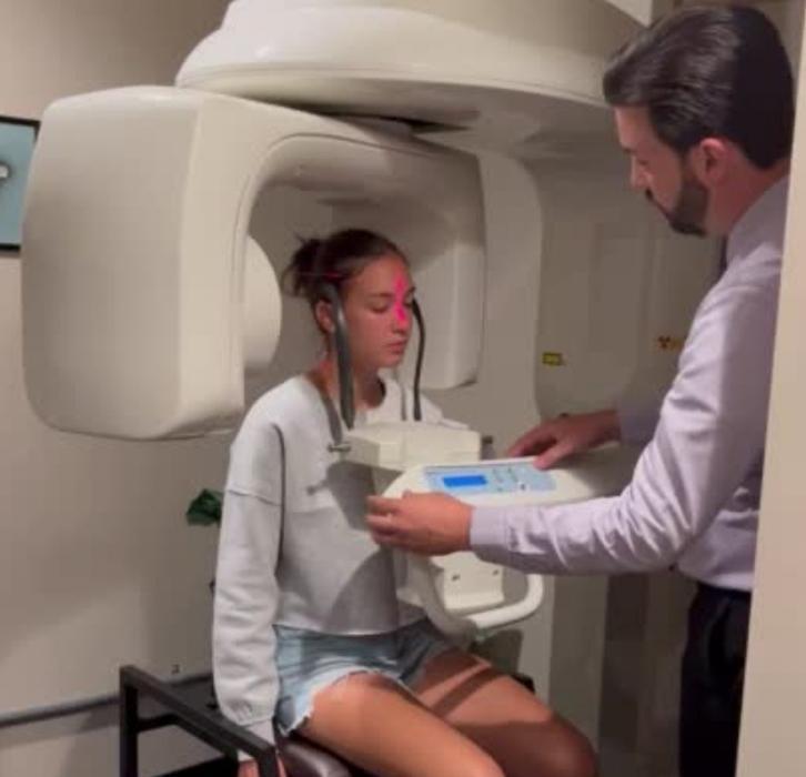Advanced CBCT imaging. This is a 3D scanner that allows the doctors at Revive UCC to be precise with their care.