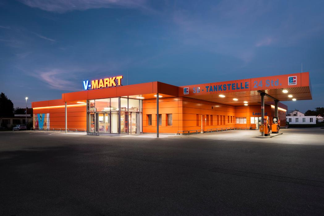 Tankstelle V-Markt, Frühmahd in Erkheim