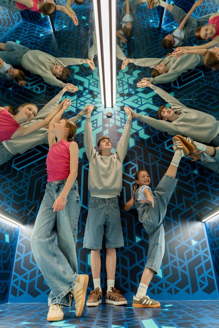 Infinity room family