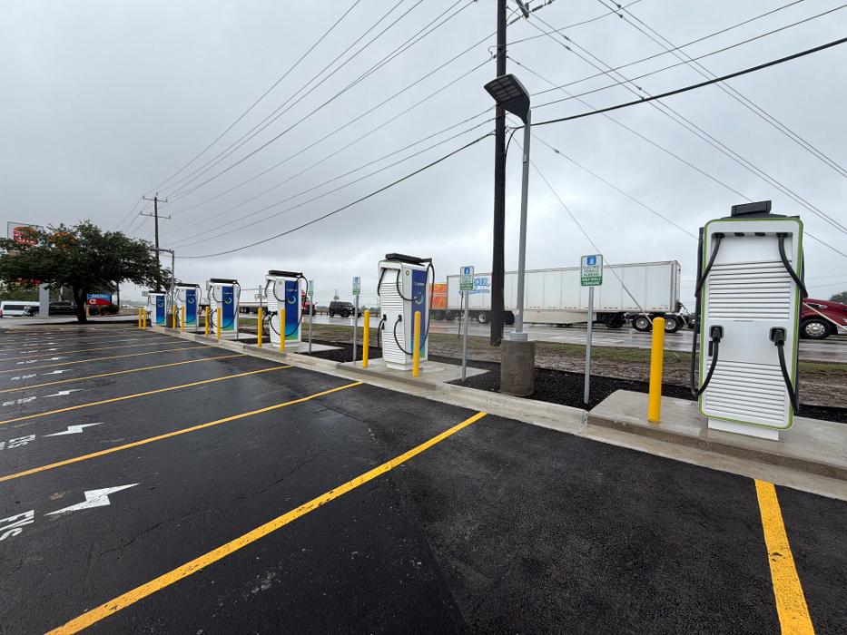 bp pulse Charging Station