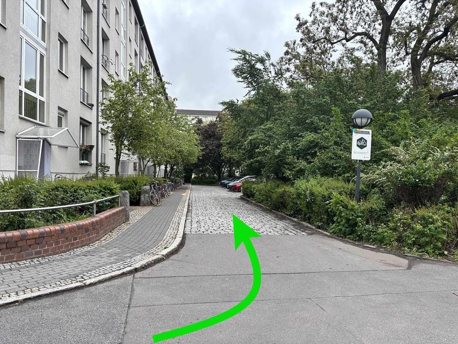 ampido Parkplatz, Ostseestraße in Berlin